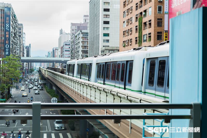 網友指出，捷運文湖線運輸量不足。（圖／記者陳弋攝影）