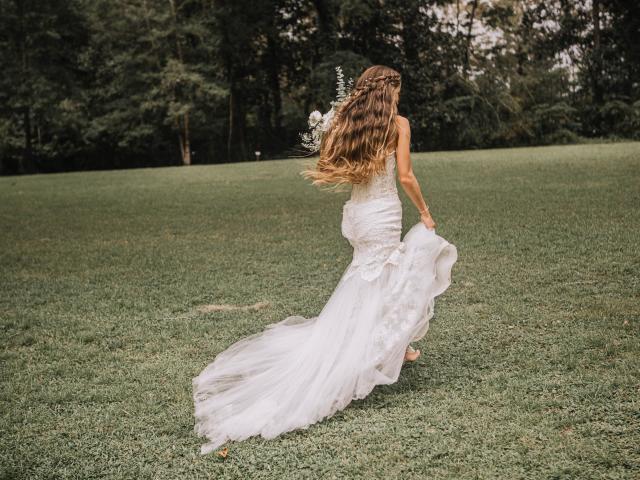 Houston bride wears Astros jersey to her New Orleans wedding