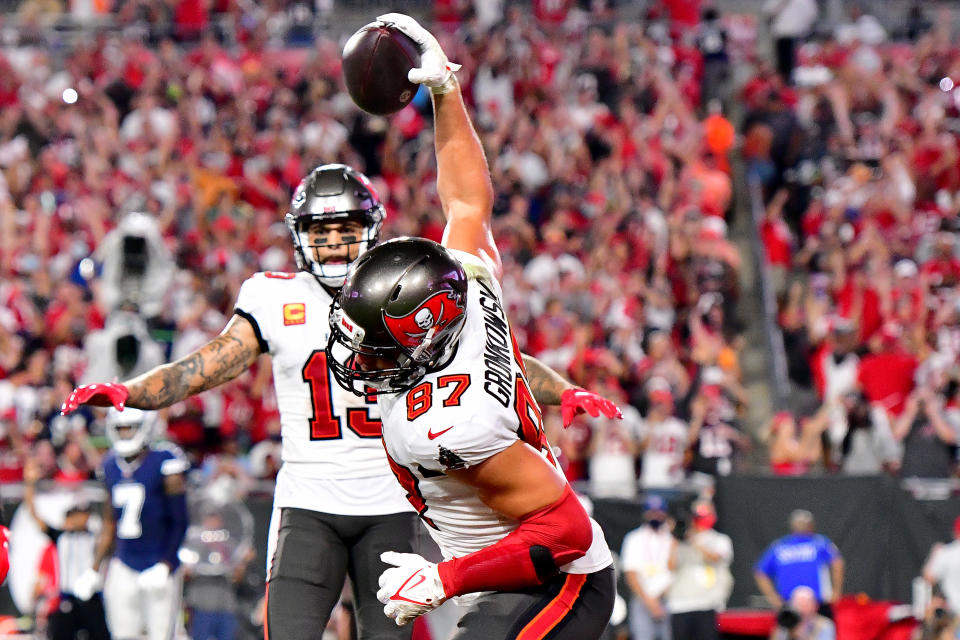 TAMPA, FLORIDA - SEPTEMBER 09: Rob Gronkowski #87 of the Tampa Bay Buccaneers celebrates his touchdown  against the Dallas Cowboys during the second quarter at Raymond James Stadium on September 09, 2021 in Tampa, Florida. (Photo by Julio Aguilar/Getty Images)