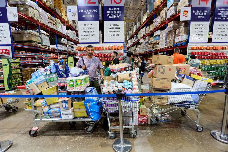 El supermercado mayorista Oscar David es uno de los lugares al que más concurren los chilenos para hacer sus compras favorecidos por la diferencia de precios. 