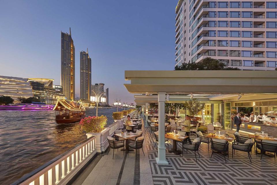 Outdoor dining at Mandarin Oriental, Bangkok