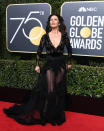 <p>Catherine Zeta-Jones a littéralement illuminé le tapis rouge avec une robe à dentelle et transparente dans le bas. La star de 48 ans prouve que la beauté n’a pas d’âge. Cette pièce est signée Zuhair Murad.<br> Crédit : AFP </p>