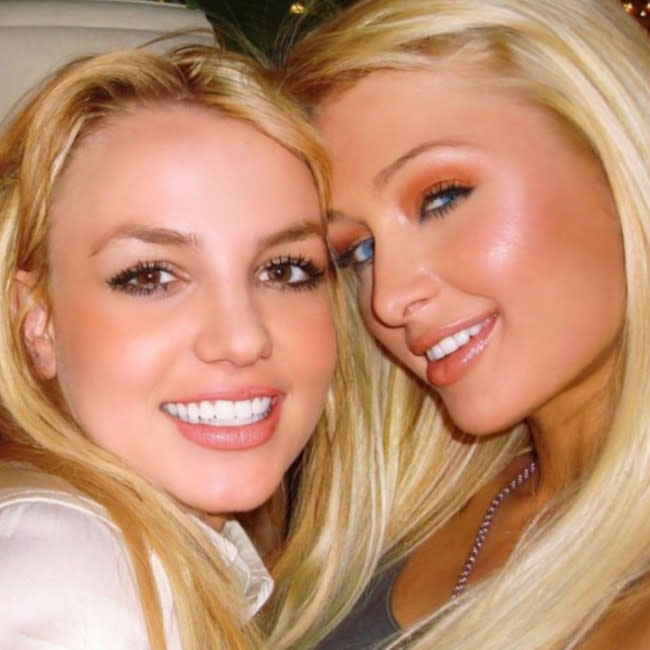 Britney Spears y Paris Hilton en un selfie de 2006 (Instagram) credit:Bang Showbiz