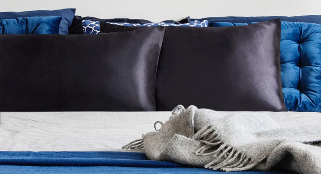Amazon is selling satin pillowcases for under £10 - and we want one in every colour.  (Amazon)