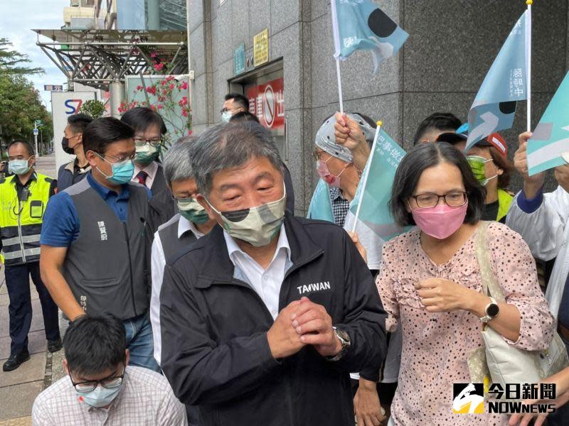 ▲陳時中出發謝票前，仍有不少支持者到場力挺。（圖／記者黃宣尹攝，2022.11.27）