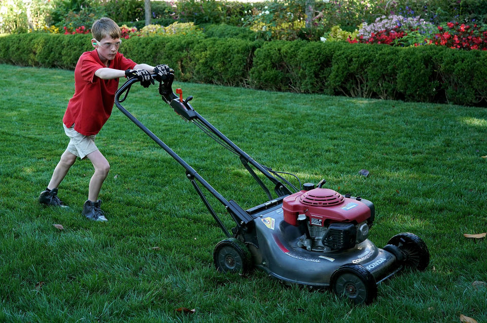 <p>11-year-old Frank “FX” Giaccio mows the grass in the Rose Garden of the White House September 15, 2017 in Washington, DC. Giaccio, from Falls Church, Virginia, who runs a business called FX Mowing, wrote a letter to Trump expressing admiration for Trump’s business background and offered to mow the White House grass. (Photo: Win McNamee/Getty Images) </p>