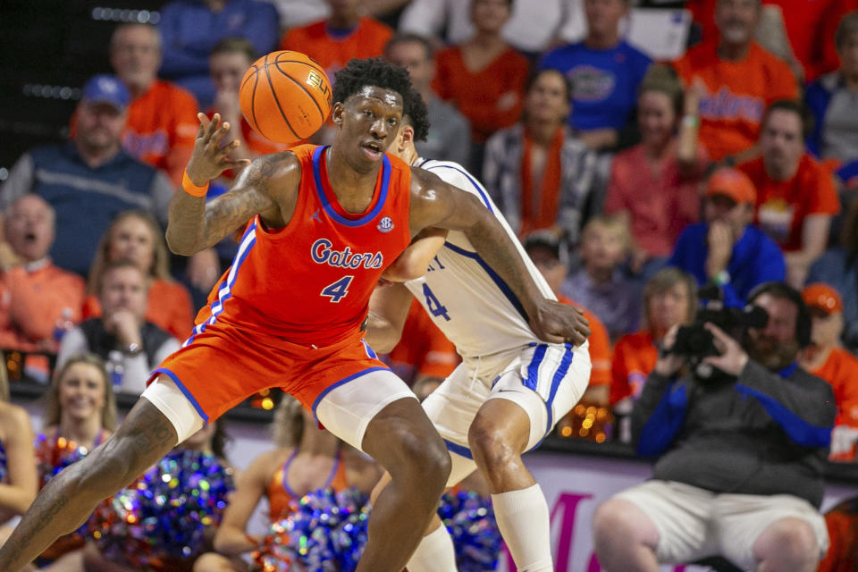 Florida forward Tyrese Samuel (4) intercepts from Kentucky forward Tre Mitchell (4) during the second half of an NCAA college basketball game Saturday, Jan. 6, 2024, in Gainesville, Fla. (AP Photo/Alan Youngblood)