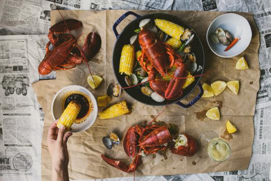 7 of the Best Pots for Cooking Lobster, Crab, and Clams