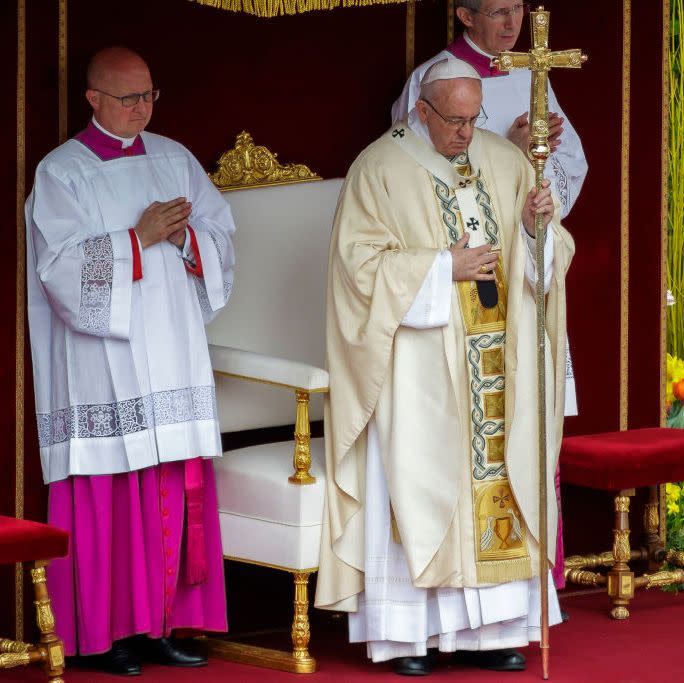 easter traditions around the world religious procession in vatican city