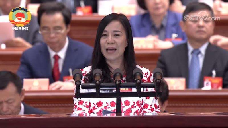 曾在中國全國政協會議上自稱「平凡台灣女孩」的政協委員凌友詩，曾被內政部罰50萬。（翻攝自今日海峽YouTube頻道）