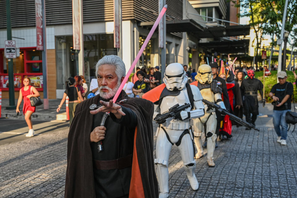 Star Wars fans take part in parade in Manila. 