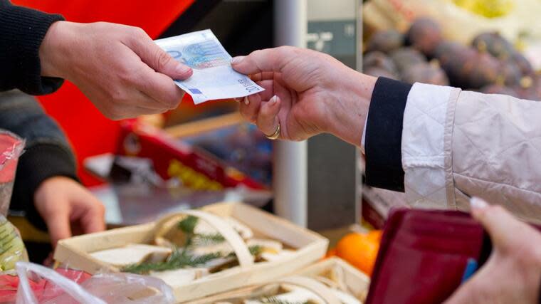 Es kommt mehr Geld in Umlauf aber weniger Güter, die es zu kaufen gibt. Droht uns wegen der Coronakrise nun noch die Inflation? Foto: dpa