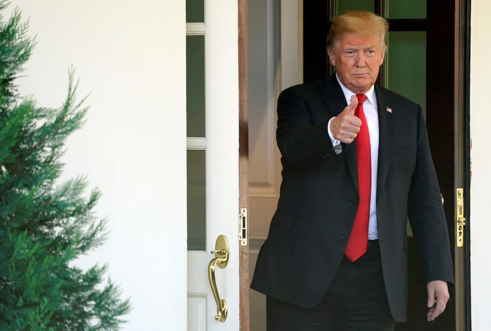 U.S. President Donald Trump gives a thumbs up to Chilean President Sebastian Pinera in as he departs after a meeting at the White House in Washington, U.S., September 28, 2018. REUTERS/Joshua Roberts