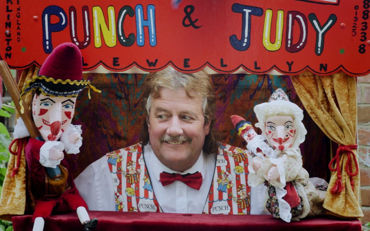 Punch and Judy man Brian Llewelyn with his puppets  - Mark Pinder. All rights reserved