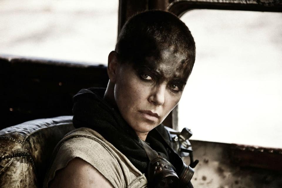 Charlize Theron (”Mad Max: Fury Road”, 2012): Una de las mujeres más bellas del mundo ya se había jugado a aparecer completamente diferente en la película “Monster”, allá por 2003 en una actuación que le valió un Oscar.