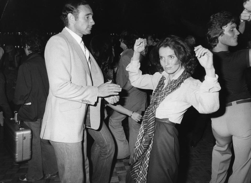 1st November 1978:  Margaret Trudeau, former first-lady of Canada, now an aspiring actress, enjoys a dance at New York's famous Studio 54 discotheque, with her latest boyfriend, millionaire Bruce Nevins.  (Photo by Central Press/Getty Images)