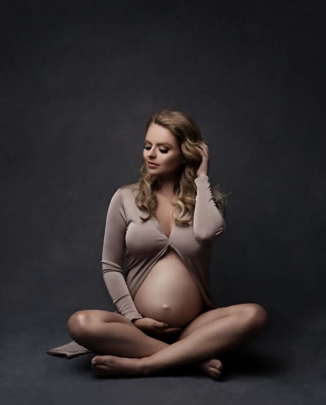 The actress gives ET an update about her pregnancy.