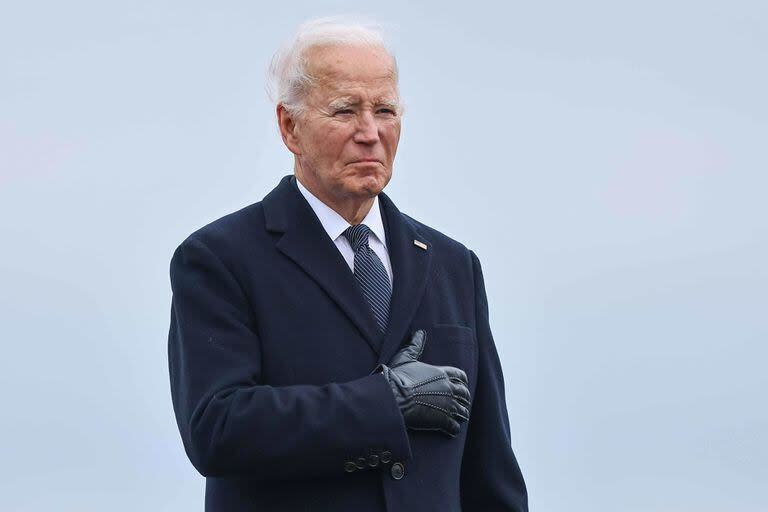 El presidente Joe Biden, en la base aérea Dover, al recibir los cuerpos de tres soldados norteamericanos muertos en Jordania. Saquan Stimpson/ZUMA Press Wire/dpa