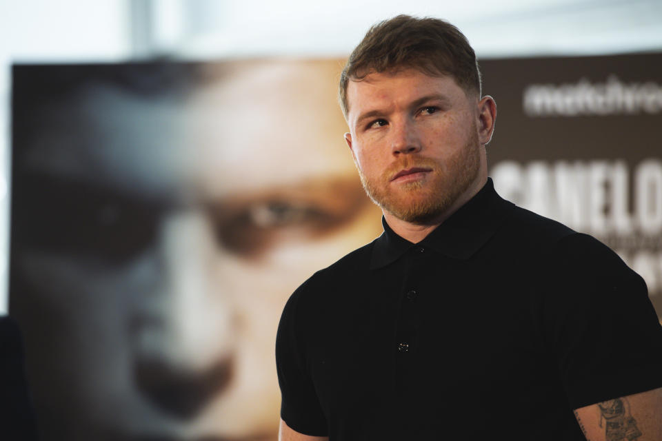 SAN DIEGO, CA - 02 DE MARZO: El boxeador Canelo Alvarez posa para las fotos en la conferencia de prensa que anuncia la pelea del 7 de mayo Canelo Alvarez v Dmitry Bivol en el Hotel Sheraton el 2 de marzo de 2022 en San Diego, California.  (Foto de Matt Thomas/Getty Images) ***Subtítulo local***