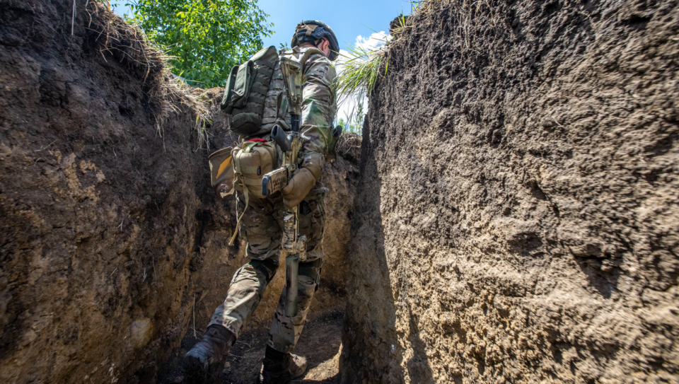 A Khartia soldier in the trenches on the first line of defense <span class="copyright">Oleksandr Medvedev</span>