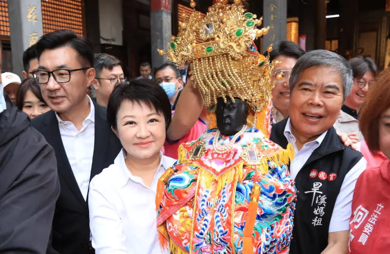 ▲台中市長盧秀燕一早參加樂成宮「旱溪媽祖遶境十八庄」起駕儀式。（圖／台中市政府提供，2024.04.09）