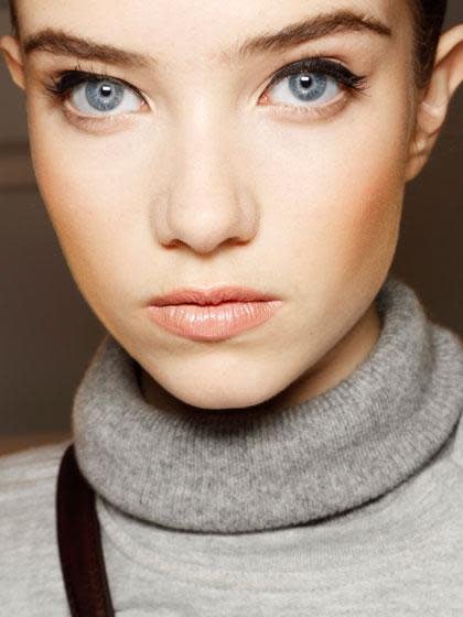 natural makeup tips for blue eyes