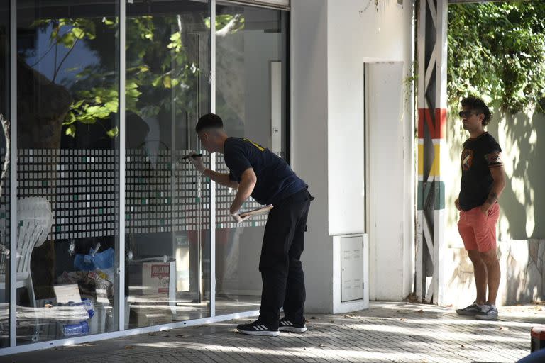 Balearon un supermercado de la familia de Antonela Rocuzzo, el intendente Pablo Javkin estuvo en el lugar