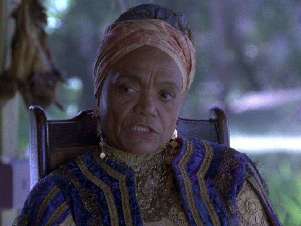 madame zeroni holes