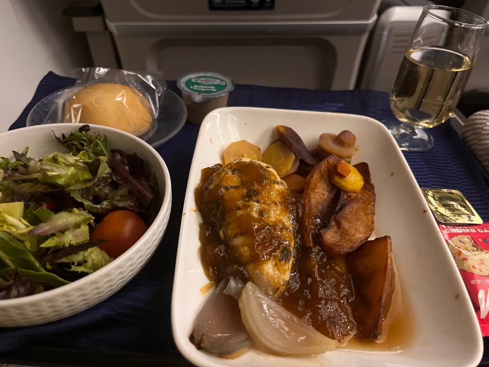 The meal in United's Premium Plus which includes smothered chicken, potatoes, a salad and dessert.