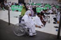 Muslim pilgrims pray at the Grand mosque in the holy city of Mecca ahead of the annual haj pilgrimage October 12, 2013. REUTERS/Ibraheem Abu Mustafa (SAUDI ARABIA - Tags: RELIGION)