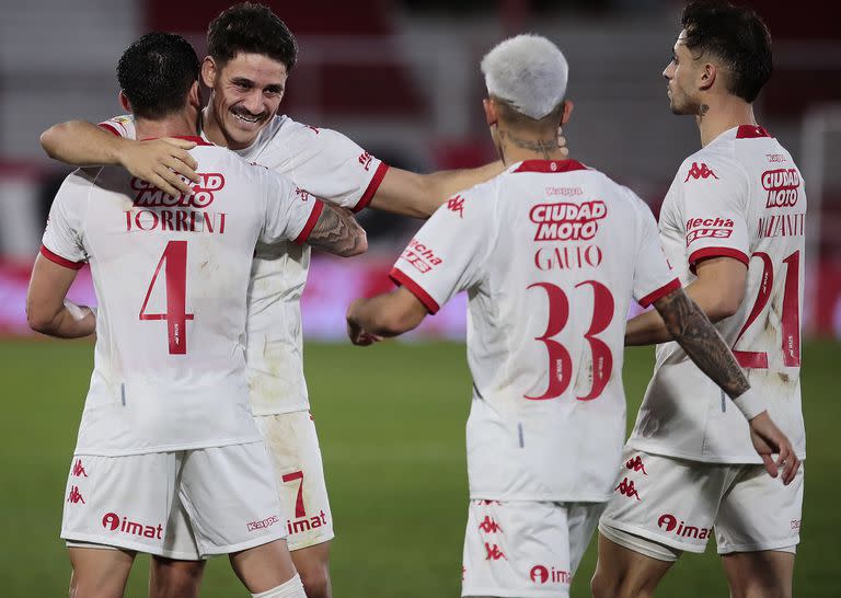 Huracán repuntó desde la llegada del entrenador Diego Martínez; el Globo lucha con Independiente por cosas similares en la Copa de la Liga