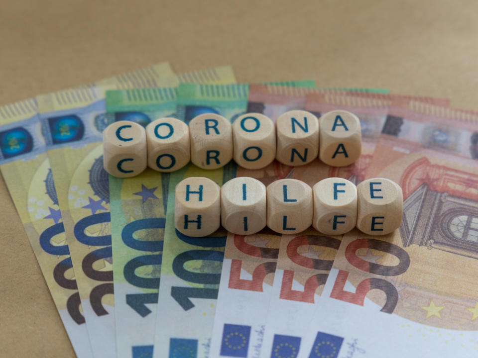 Wie viel Geld steht mir durch die neuen Corona-Hilfen zu? (Bild: CorinnaL/Shutterstock.com)