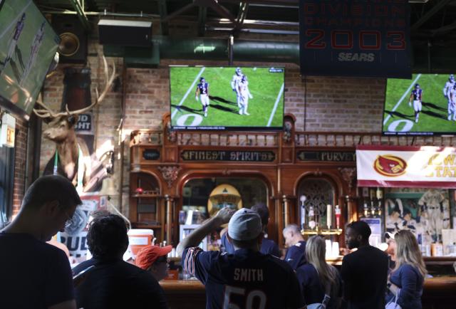 Video shows Cubs, White Sox fans fighting during Sunday's game on South Side