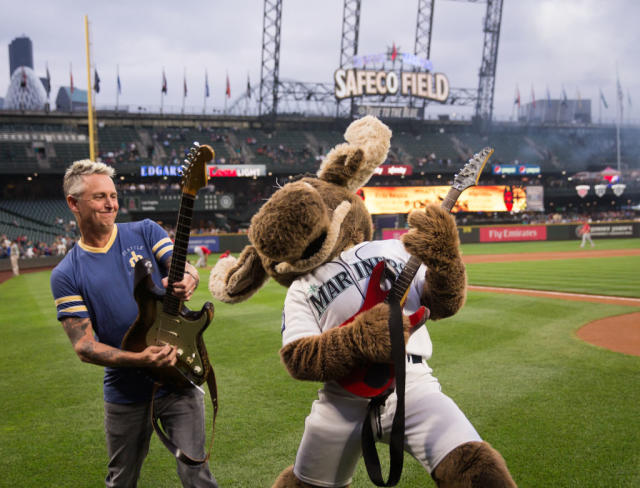 Braves mascot thinks Gary Cohen's opinion of him is absolute trash