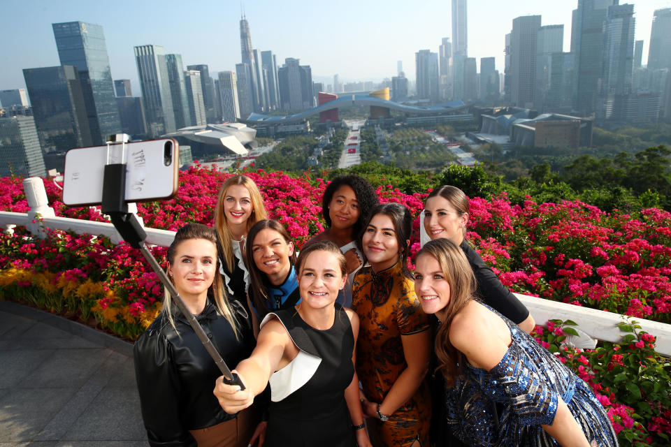 Petra Kvitova, Naomi Osaka, Elina Svitolina, Ashleigh Barty, Simona Halep, Bianca Andreescu, Belinda Bencic and Karolina Pliskova smile for a selfie.