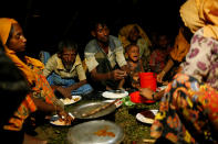 <p>Rohingya refugees have a dinner at a makeshift shelter near Gundum in Cox’s Bazar, Bangladesh, Sept. 3, 2017. (Photo: Mohammad Ponir Hossain/Reuters) </p>