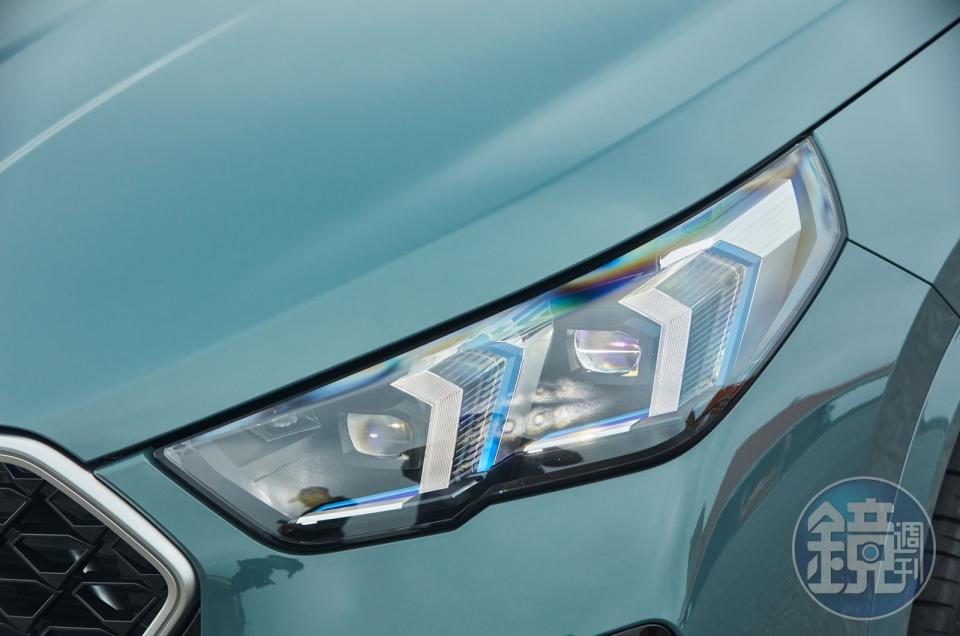 X2全車系標配光型變化智慧LED頭燈。（sDrive20i）