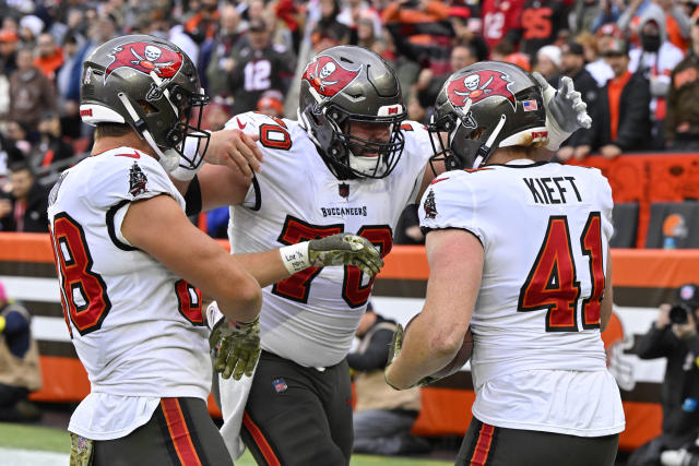 Chubb's TD run in OT powers Browns past Brady, Bucs 23-17