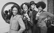 Was die Jacksons mit ihren Jungs schafften, das gelang bei den Pointers mit einer reinen Mädchen-Band. Die Pointer Sisters landeten ab 1971 zahlreiche Disco-, Soul- und Pop-Hits, verkauften über 40 Millionen Tonträger. Bekannt sind heute allen voran noch die Songs "I'm So Excited" und "Jump". (Bild: Express/Stroud/Getty Images/Hulton Archive)