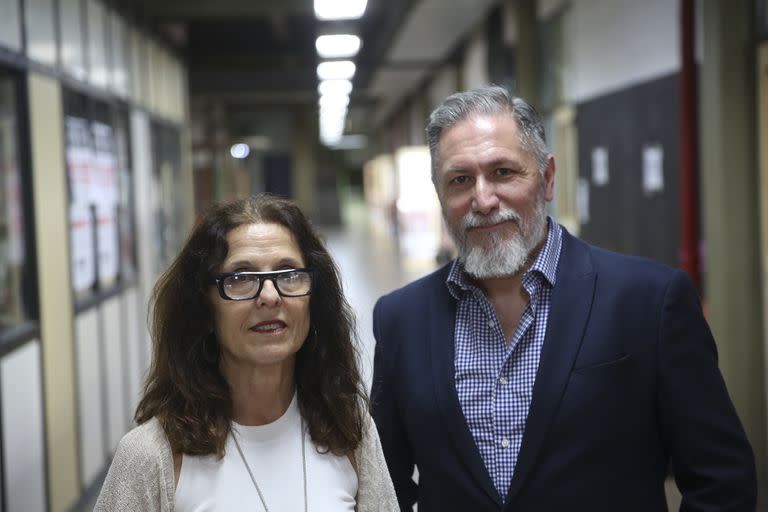 “Esta iniciativa es una forma de articular el debate académico de los temas de género con acciones concretas que mejoren la calidad de vida de las mujeres”, dice la vicedecana Graciela Morgade; en la foto, con el decano Ricardo Manetti