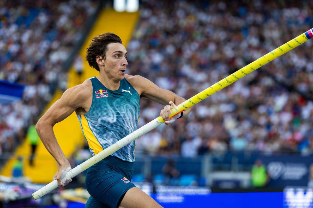 Armand Duplantis breaks his own world record in pole vault — three weeks after setting it at the Olympics