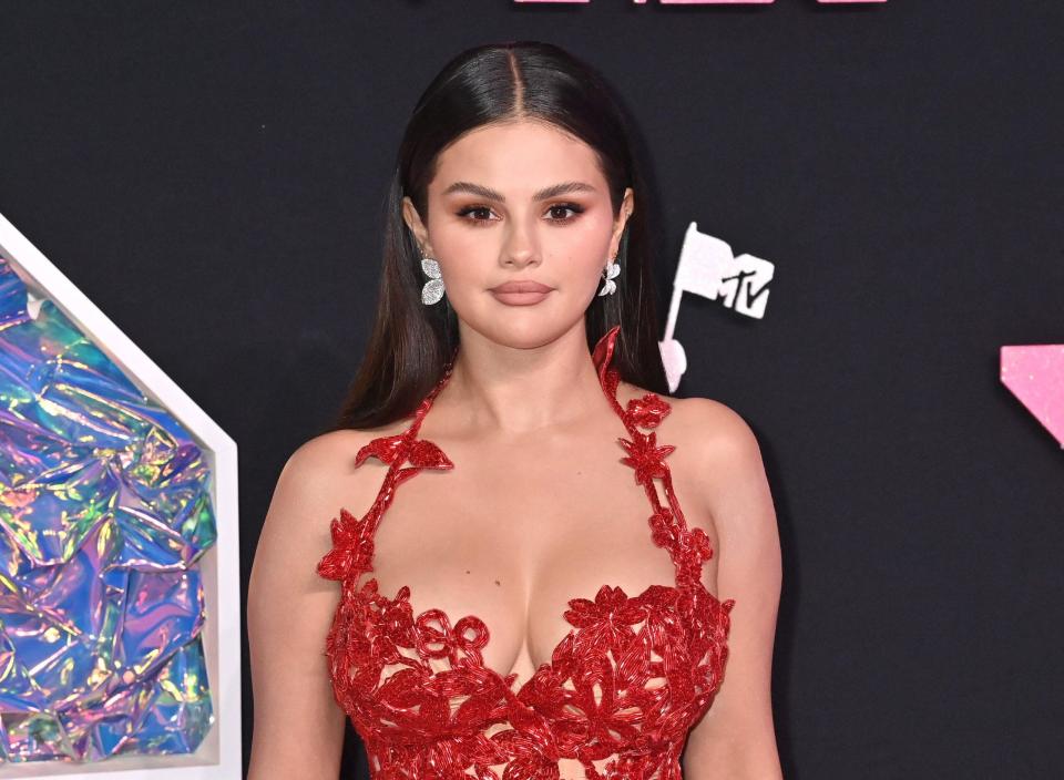 Selena Gomez Bagikan Foto Langka 'Moments In Time' untuk Menutup Tahun 2023