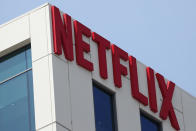 <p>Hoy es la plataforma de streaming por excelencia, pero Netflix tuvo que reinventarse. De hecho en 2011 la empresa perdió cerca de un millón de clientes que estuvieron a punto de acabar con la compañía. Lo que pasó después ya se conoce.<br>Foto: REUTERS/Lucy Nicholson/File Photo </p>