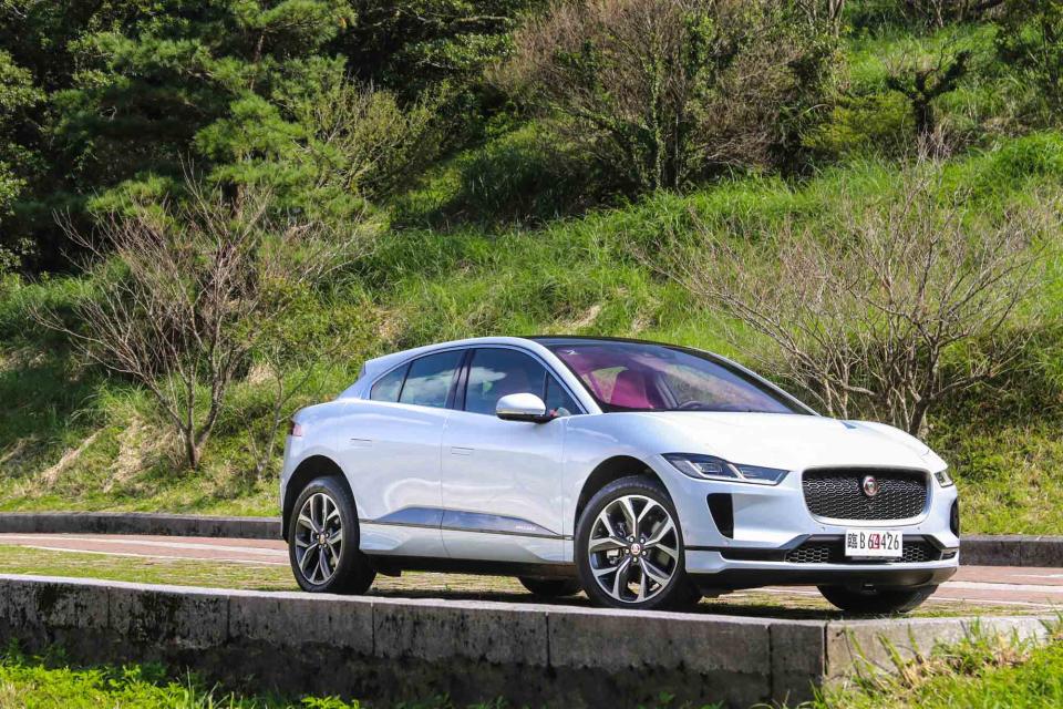 售價 333 萬起的 Jaguar I-Pace，會是你人生第一輛電動車的選擇嗎？