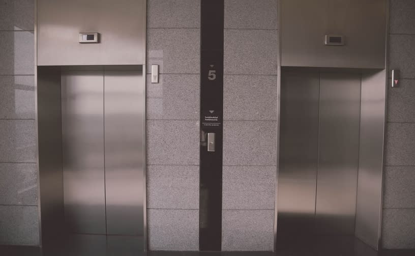 過來人一面倒建議選擇有電梯的物件。（示意圖／pixabay）