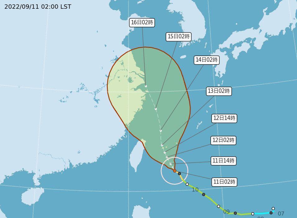 中央氣象局公布中颱「梅花」的預估路徑。（中央氣象局提供）