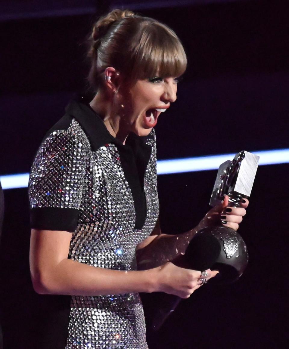 US singer-songwriter Taylor Swift poses with the award for "Best Video" during the 2022 MTV Europe Music Awards in Düsseldorf, on November 13, 2022.