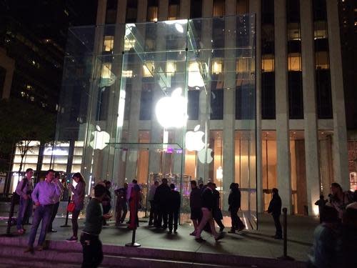 New York Apple Store line