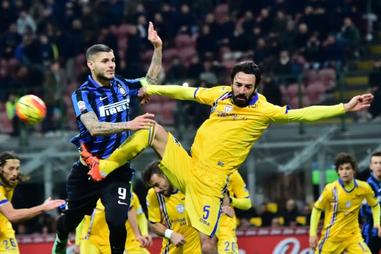 Inter Milan's forward Mauro Icardi (R) fights for the ball with Sampdoria's defender Mattia Cassani during the Italian Serie A football match in Milan on Febrauary 20, 2016