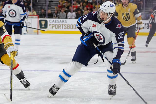 Winnipeg Jets' Morgan Barron returns to game after getting 75